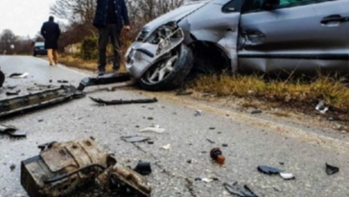 Humb kontrollin e makinës dhe del nga rruga, lëndohet shoferi 20-vjeçar në Korçë