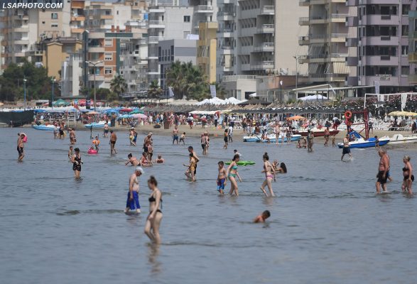 Tronditen pushuesit në Durrës, vdes 22-vjeçari në breg të detit