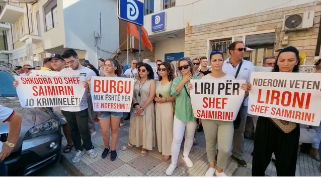 U arrestua për tendera/ Qytetarët protestë në Shkodër: Lironi shef Saimirin