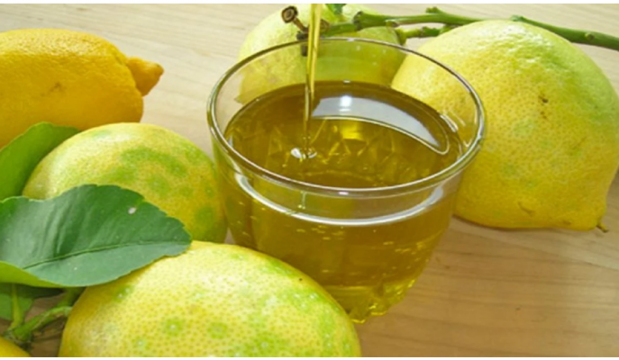 “Lëngu i Artë”/ Vaj ulliri me limon për shëndet të plotë
