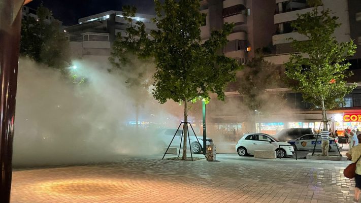 Tym e zjarr në Vlorë/ Digjet automjeti në qendër të qytetit