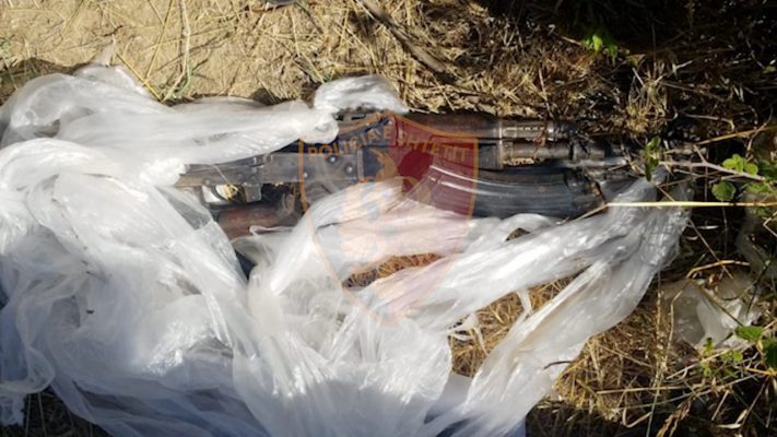 Kishte fshehur kallashnikovin mes shkurreve/ Nisin hetimet për 17 vjeçarin në Tiranë