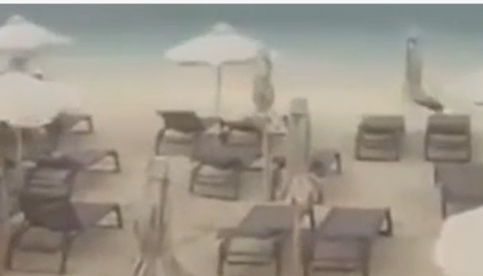 Video-“Çmendet moti në Ksamil/ Era fluturon në det çadrat