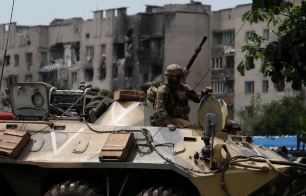 Rusia shton sulmet në qytetin lindor të Ukrainës