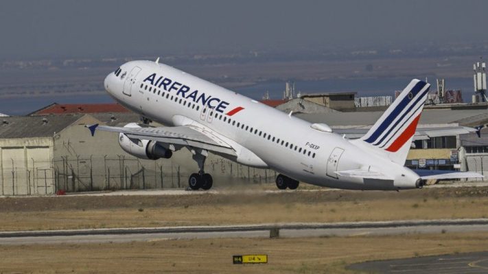E pazakontë në avionin “Air France”/Pilotët zihen me njëri-tjetrin gjatë fluturimit