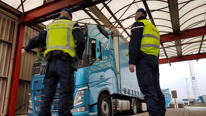 “E mitura mbuluar me batanije”/ Policia holandeze kap familjen shqiptare në kamion, ishin nisur drejt Anglisë