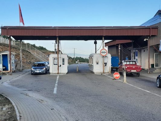 I vodhi makinën ministrit kosovar dhe tentoi të kalonte kufirin/ Arrestohet në Morinë 43 vjeçari