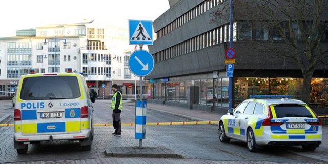 15 vjeçari i armatosur hap zjarr në një qendër tregtare në Suedi/ Raportohet për të plagosur