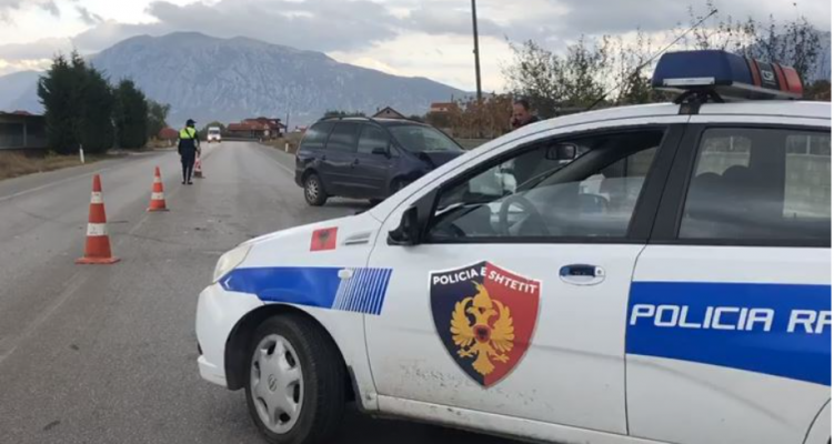 Makina përplas këmbësoren në aksin Korçë-Pogradec, ndërron jetë në vend gruaja