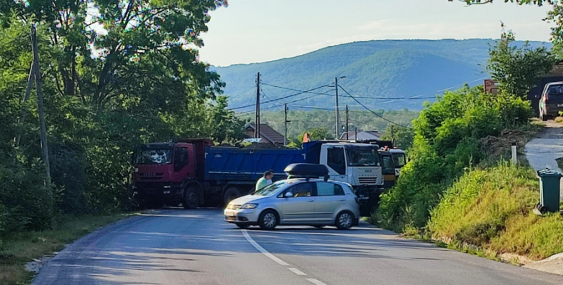 Ministri i Punëve të Brendshme të Kosovës: Hapen pikat kufitare në Jarinjë dhe Bërnjak