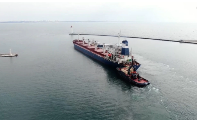 Anija me drithin ukrainas arrin në brigjet turke, pritet inspektimi i saj