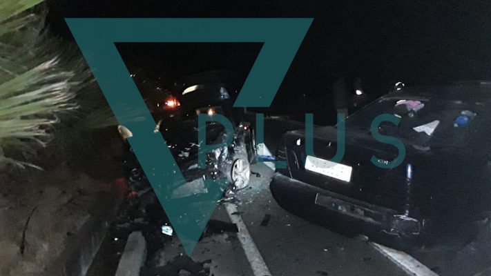 Aksident në Levan-Tepelenë/ Përplasen dy automjete, tetë persona të lënduar (Pamjet)