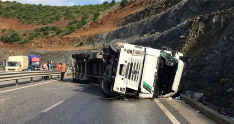 Përplasen disa mjete në aksin Elbasan-Librazhd