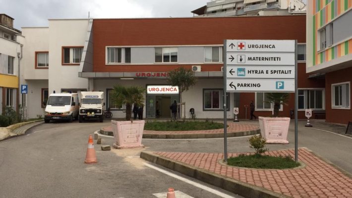 Fëmija 3 vjeç shkon në spitalin e Sarandës pa frymëmarrje dhe pa vetëdije/ Niset me helikopter drejt Tiranës