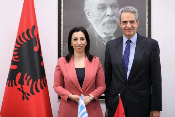 Ministrja Kushi me zv. Ministrin Grek të Arsimit: Së shpejti marrëveshje e re për njohjen e diplomave dhe gradave shkencore