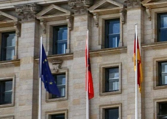 Shërbimet konsullore dhe aplikimet/ Ambasada shqiptare në Gjermani bën njoftimin e rëndësishëm