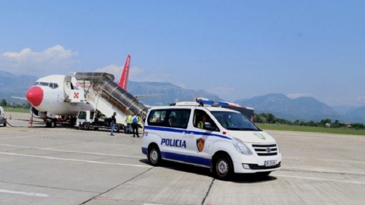 Ekstradohen drejt Spanjës 2 shtetas në kërkim ndërkombëtar, të kapur në Fier dhe Vlorë
