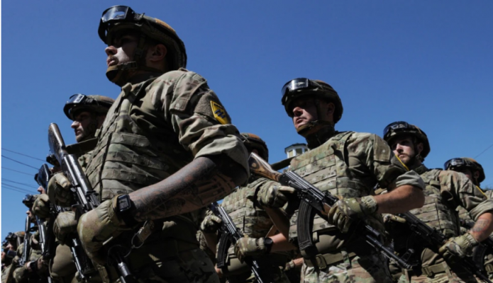 Rusia e shpall “grup terrorist” regjimentin Azov të Ukrainës