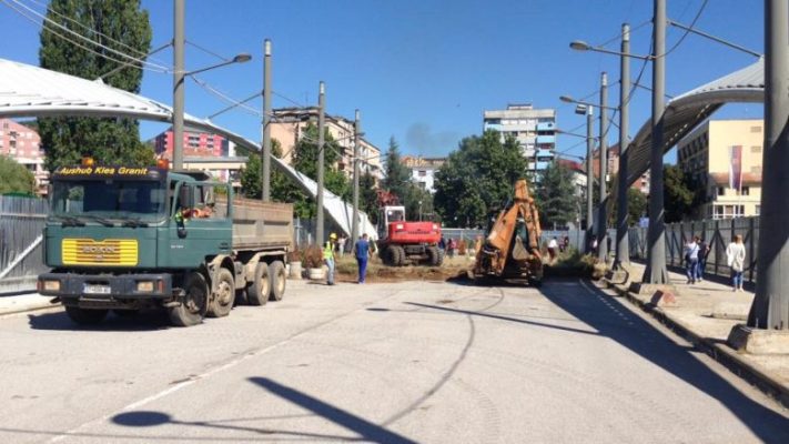 Lajçak në Mitrovicën e Veriut: Nuk mund të ketë më barrikada