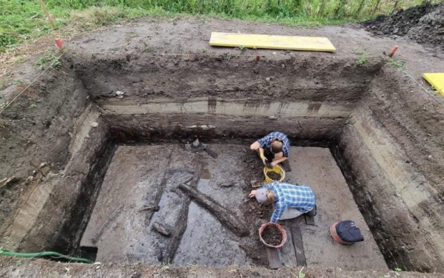 Foto/ Zbulohet një vendbanim 7500-vjeçar në Lin të Pogradecit