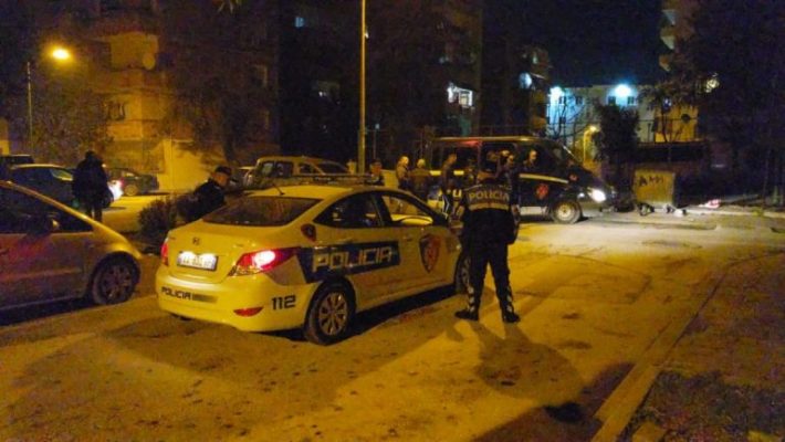 Plagosi vjehrrin dhe kunatin në Vlorë/ Policia arreston 27 vjeçarin
