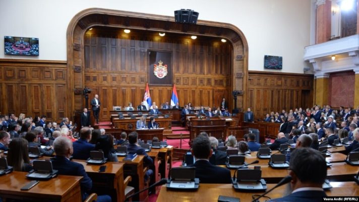 Kuvendi i Serbisë miraton raportin për dialogun me Kosovën