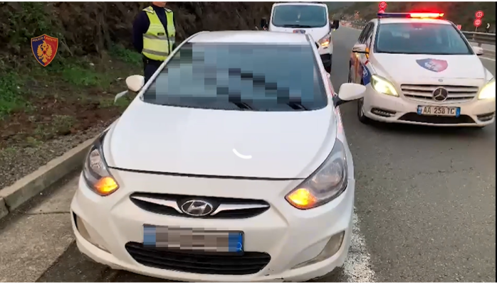 Emigratët e paligjshëm “çojnë” në pranga dy të rinj/ Procedohet penalisht edhe shoferi dhe fatorino i autobusit