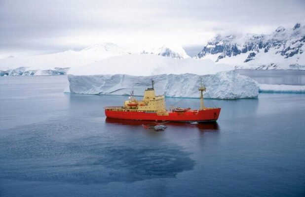Antarktidë, shkrirja e akullit është afër pikës kritike