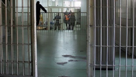 28-vjeçari i burgosur pret fytin në burgun e Drenovës, dërgohet në spital në gjendje kritike