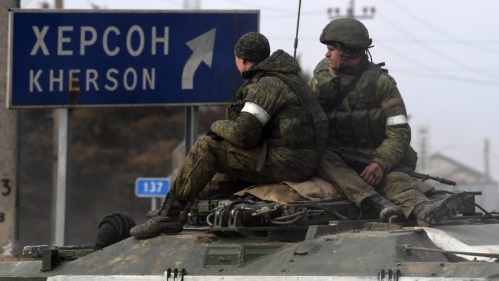 Ukraina: Rusët përdorin popullsinë lokale si një “mburojë njerëzore” në Kherson