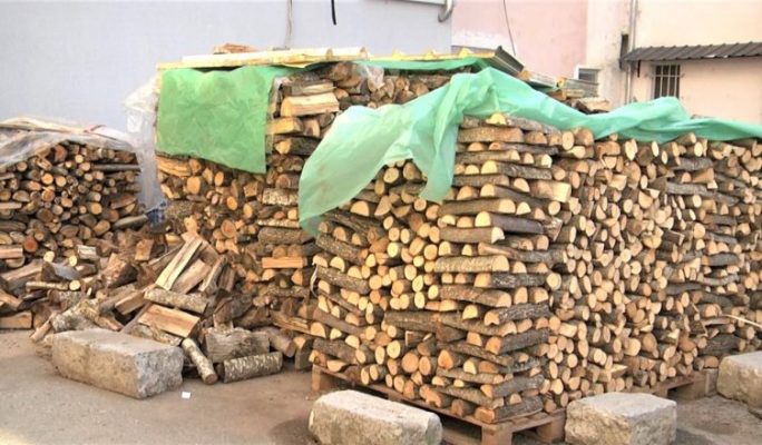Kriza “djeg” edhe drutë e zjarrit, dyfishohet çmimi/ Qytetarët: E papërballueshme