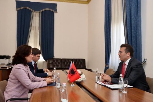 Fatmir Mediu takon Yuri Kim në Kryesinë e Kuvendit/ Zbardhen diskutimet