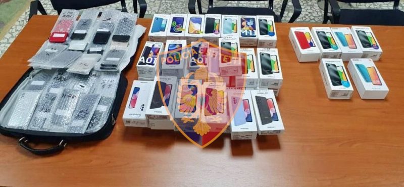 Tregti pa faturë tatimore/ Policia sekuestron 95 celularë, procedohen 3 persona në Berat