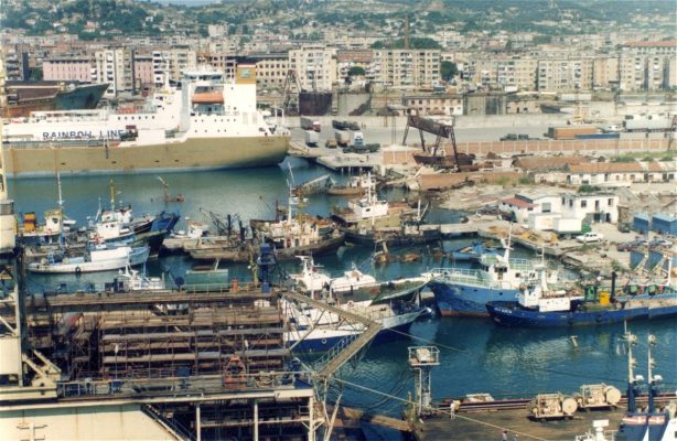 E fundit/ Ndalohen në Portin e Durrësit 30 mijë litra karburant, dyshimet e para