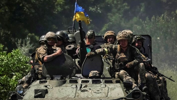 Ushtria ukrainase drejt Donbasit, rusët tërheqin nëndetëset nga baza e Sevastopolit