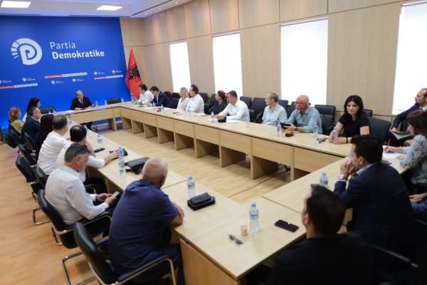 Nga aksioni opozitar, tek zgjedhjet lokale/ PD ndez motorrët, Berisha mbledh sot  Kryesinë