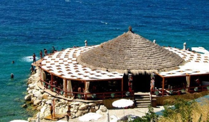 Merr flakë “Beach bar” në Vlorë/ Policia jep detajet e para