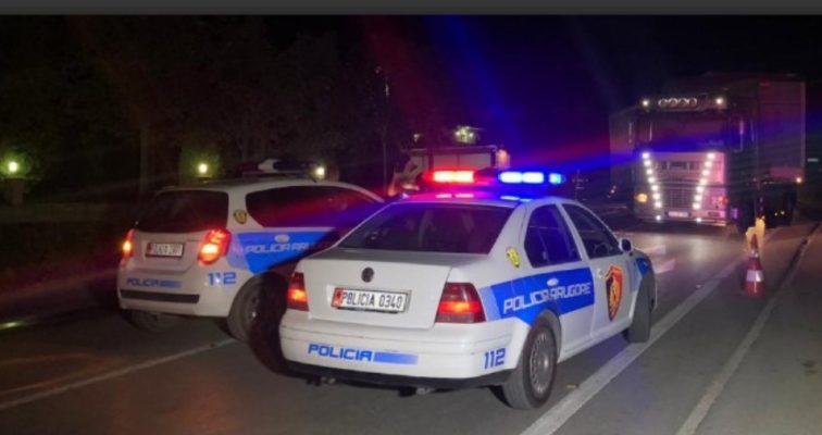Përplaset për vdekje 50-vjeçari në aksin Patos-Fier, “zhduket” makina që e goditi