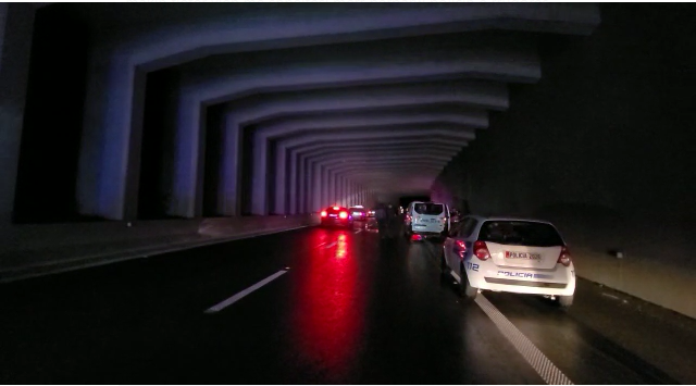 Aksident i rëndë në tunelin e Pogradecit/ Makina merr përpara Policin e Rrugores