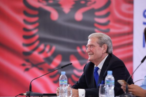 “Po mos ishte antimafia, Saimiri do ishte më lartë se zv.kryeministër”/ Berisha bashkëbisedim me shqiptarët në Itali