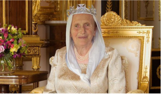 Pas vdekjes së Elizabeth/ Bes Kallaku “kurorëzon” Mbretëreshën e re