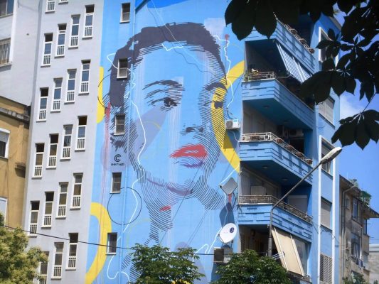 “Tirana Mural Fest”, në periferi/ Artistët do të pikturojnë fasadat e objekteve: Në fokus, figura e gruas