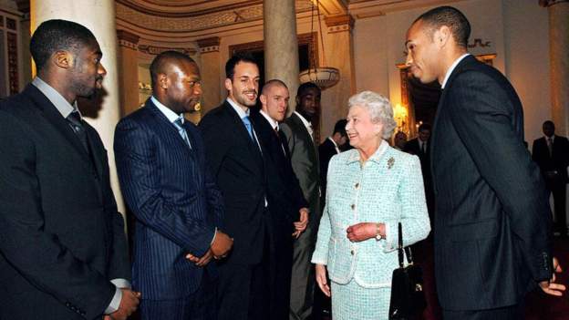 Arkivoli i Mbretëreshës do të prehet në dhomën ku priti lojtarët e Arsenalit në 2007