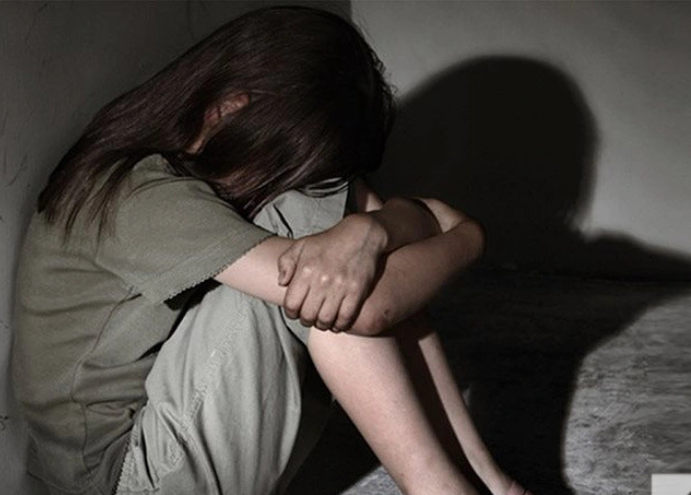 E mitura shqiptare përdhunohet nga bashkëkombasi i saj në Greqi  14 vjeçari edhe e filmoi