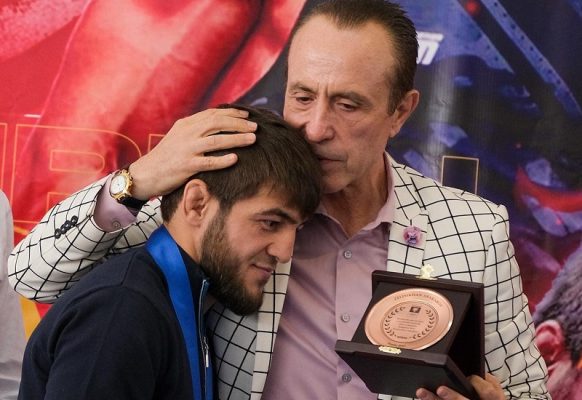 KOKSH nderon Abakarov, mundësi që u bë kampion bote me Shqipërinë
