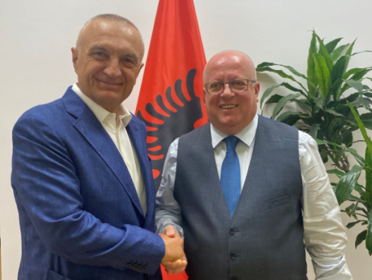 Kallëzoi penalisht në SPAK Autoritetin e Dosjeve/ Meta cakton avokatin që do merret me këtë çështje