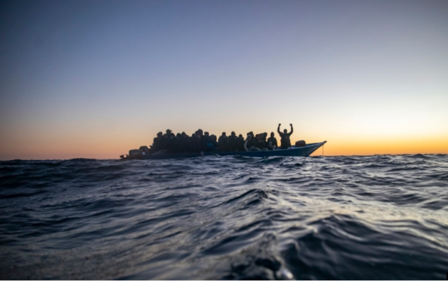 Qipro shpëton qindra migrantë të bllokuar në det