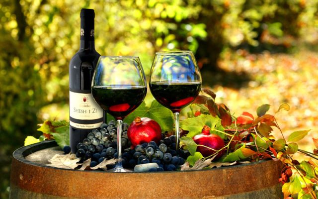 Tregu “mbytet” nga verërat e huaja; kantinat shqiptare nuk shesin dot prodhimin