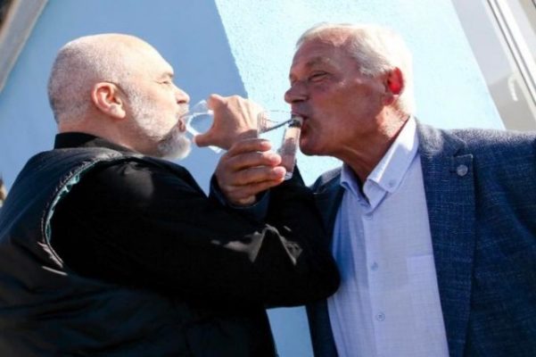 “Uji në Dibër ka qenë me pikatore, sot 24 orë”/ Rama: Balta hidhet nga rublaxhinjtë që thelluan plagën në ujësjellës