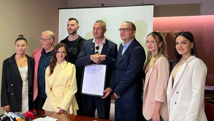 Taulant Stërmasi merr çmimin “trajneri i vitit” në Atletikë nga Federata Europiane
